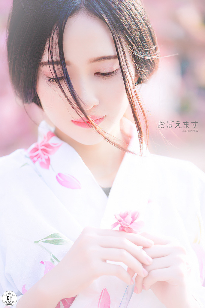 握住她的雙乳不停呻吟